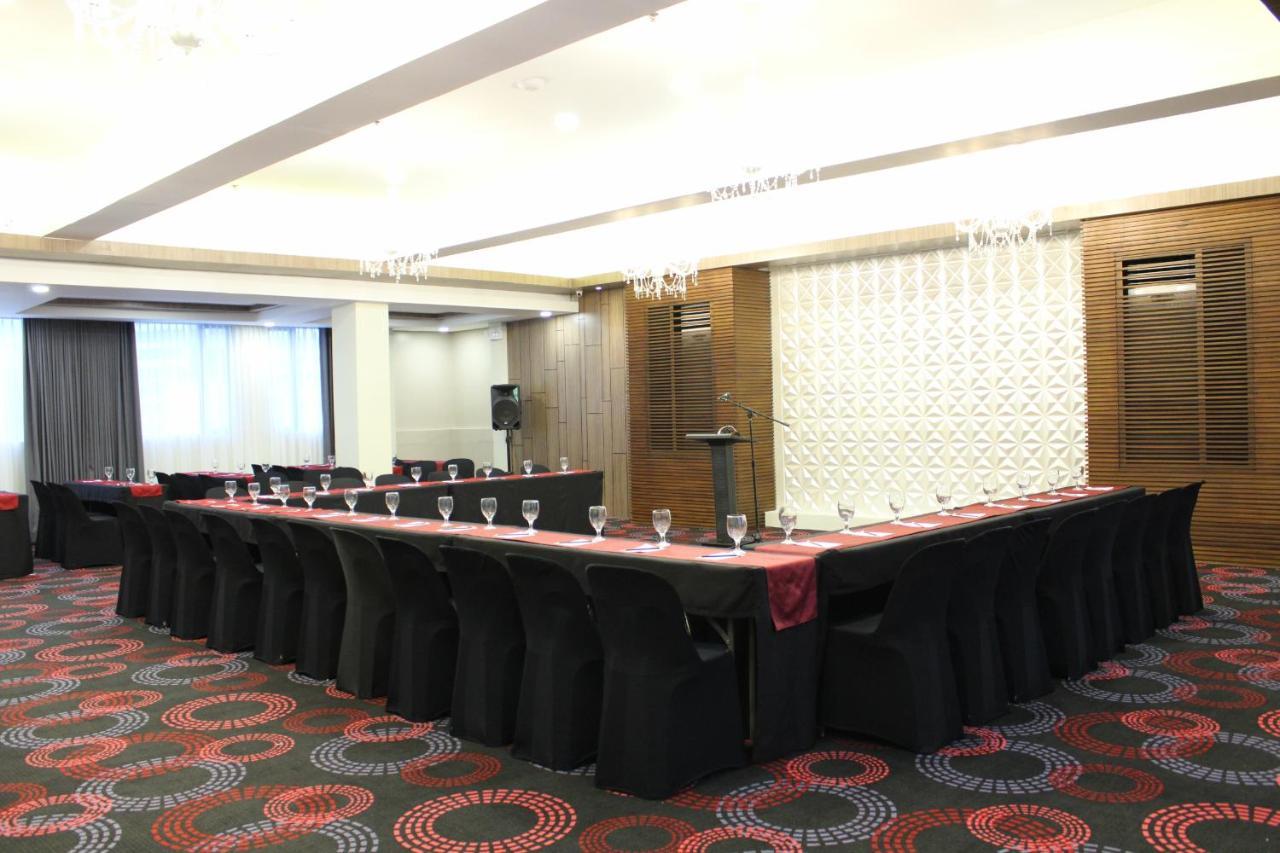 เฟอร์ซัล โฮเต็ล มะละกา เกวซอน ซิตี้ Hotel เกซอนซิตี้ ภายนอก รูปภาพ