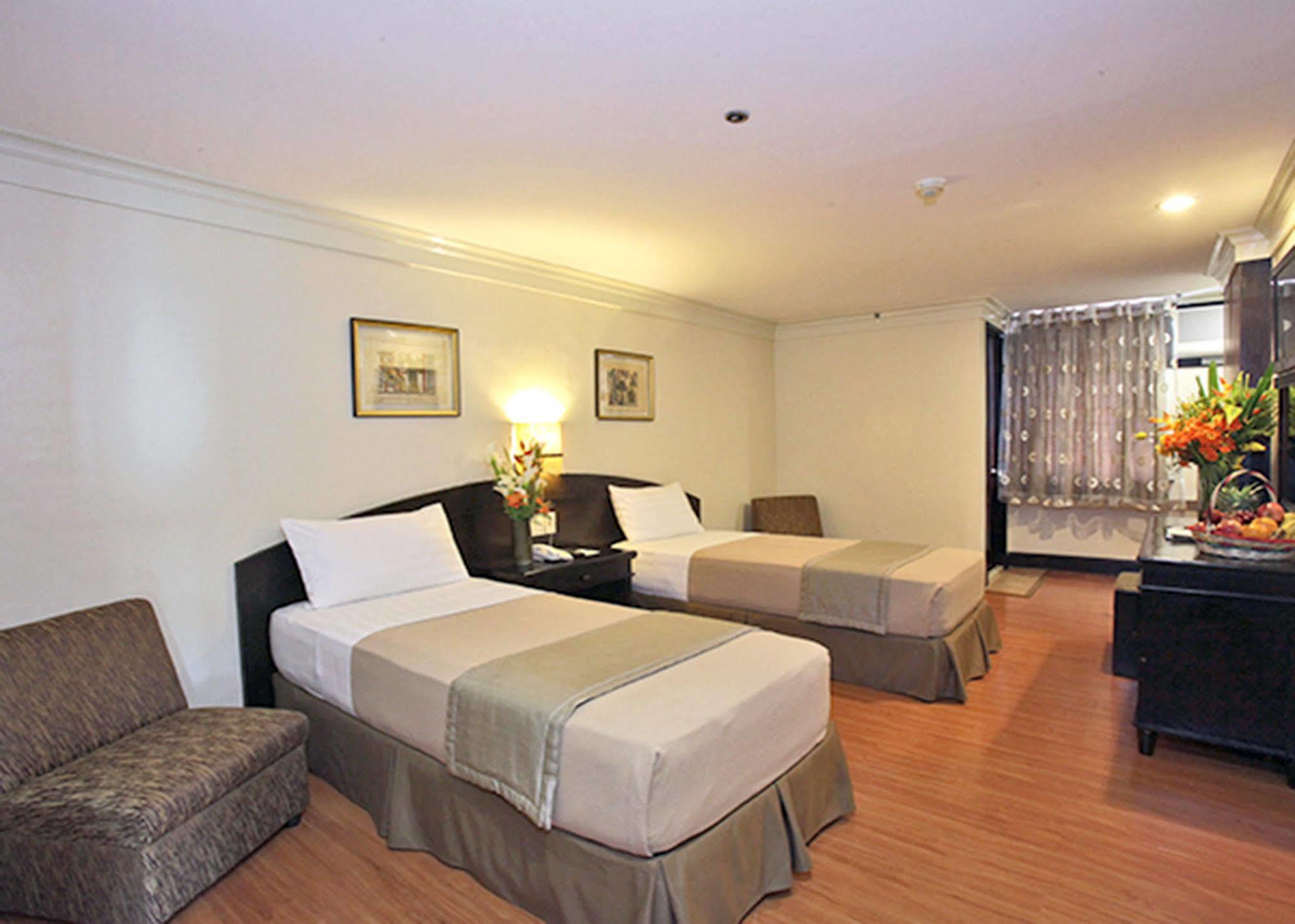 เฟอร์ซัล โฮเต็ล มะละกา เกวซอน ซิตี้ Hotel เกซอนซิตี้ ภายนอก รูปภาพ